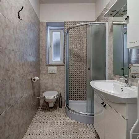 Temple Luxury & Gasthuis Split