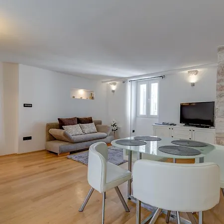Temple Luxury & Gasthuis Split