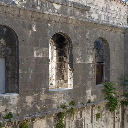 Temple Luxury & Split