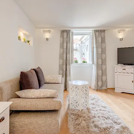 Temple Luxury & 4*