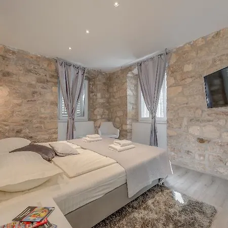 Temple Luxury & Gasthuis 4*