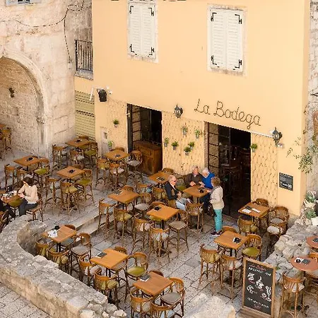 Gasthuis Temple Luxury & Split