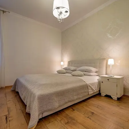 Temple Luxury & Split