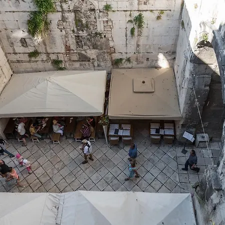 Temple Luxury & Split
